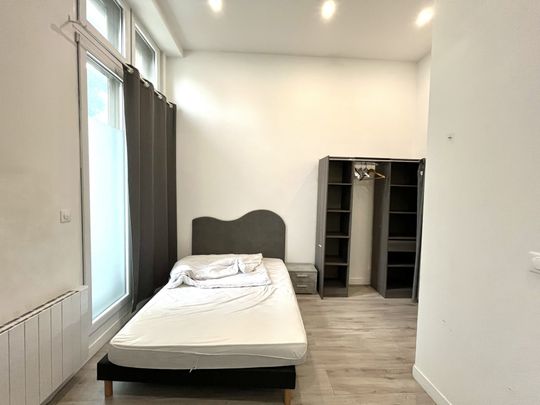 Location Appartement 11 pièces 253m² ROUBAIX 59100 - Photo 1