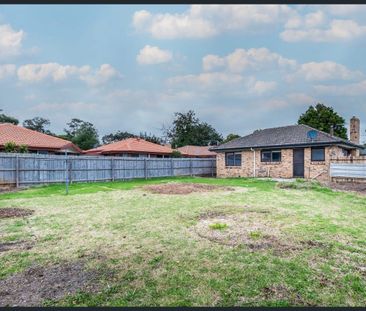 Flexible Lease Options – Walking distance to Sweetwater Creek, Bota... - Photo 5