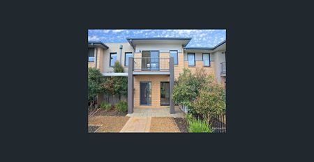 Stylish Street Frontage Townhouse! - Photo 4