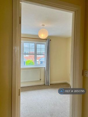 2 bedroom end of terrace house to rent - Photo 1