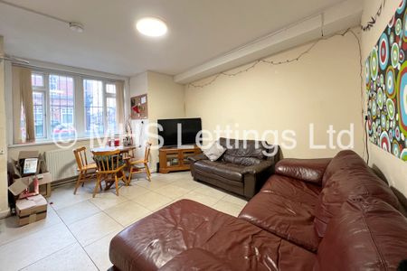 1 Wrangthorn Place, Leeds, LS6 1HB - Photo 4