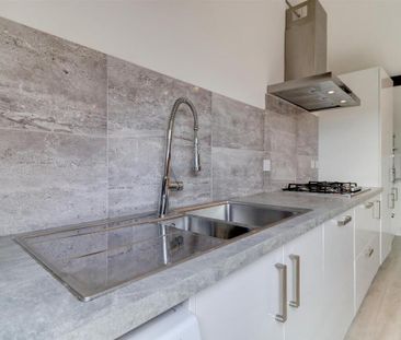 3 bedroom flat to rent - Photo 5