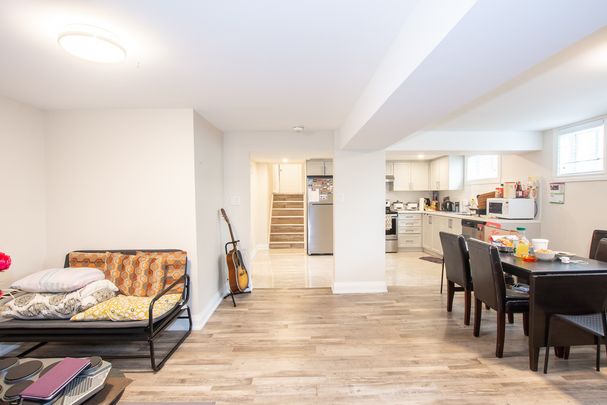 Spacious 3 Bedroom Unit off of Upper Gage!! - Photo 1