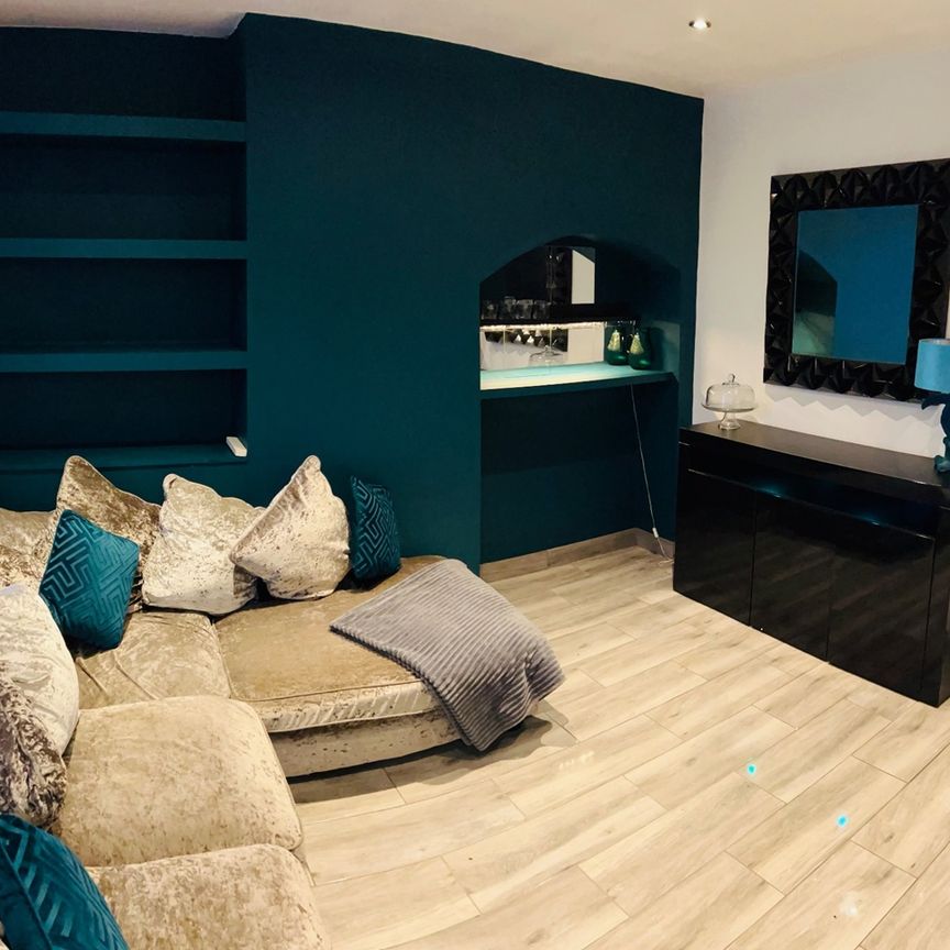 2 Bed End Terrace, Capstone Road, BR1 - Photo 1