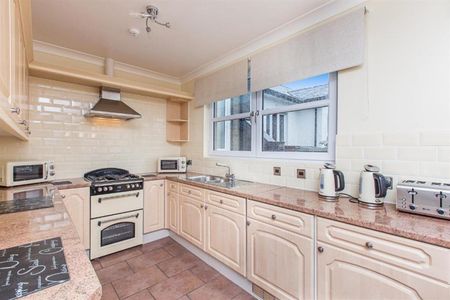 1 bedroom Flat To Let - Photo 5