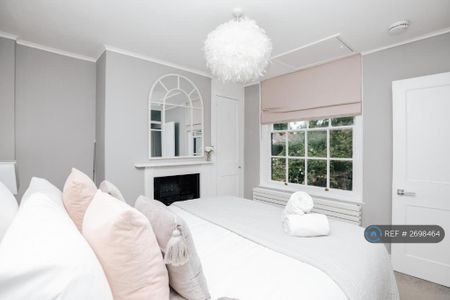 4 bedroom terraced house to rent - Photo 5