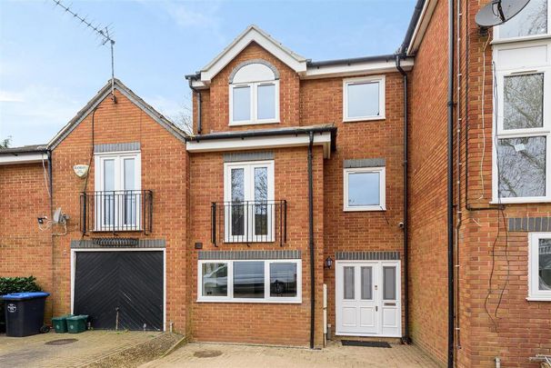 4 bedroom townhouse to rent - Photo 1