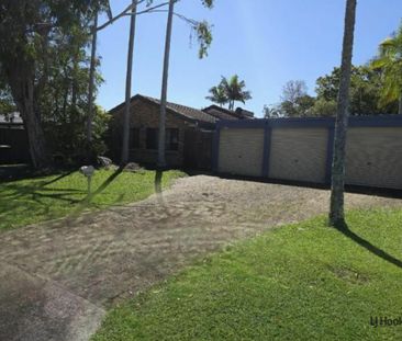 Currumbin Waters Gem - Including Jetty and Pool! - Photo 1