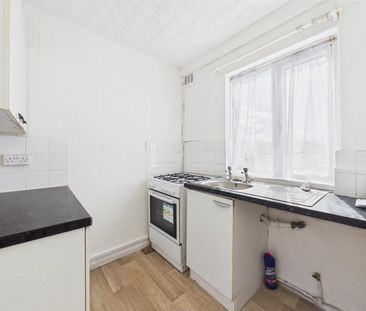 3 BED Apartment To rent - Photo 2