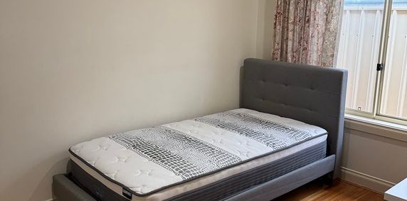 5-bedroom shared house / townhouse, Eton Avenue - Photo 2