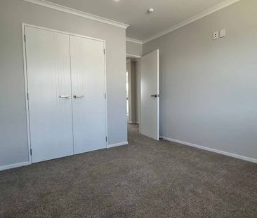 Beautiful Modern Family Home in a Prime Howick Location - Photo 2
