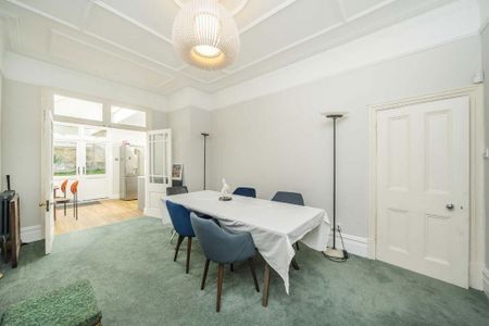 5 bedroom semi-detached house to rent - Photo 2