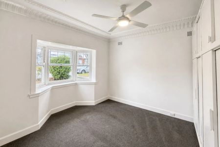Freshly Painted Spacious Family Home in Prime Kogarah Bay Location - Photo 5