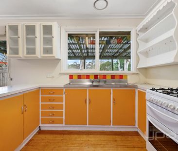 3 BEDROOM FAMILY HOME - Photo 4