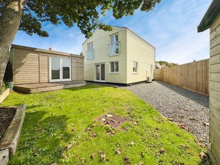 3 bedroom detached house to rent - Photo 2