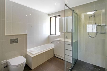 Well Maintained Townhouse with Convenience! Move in Now! - Photo 4