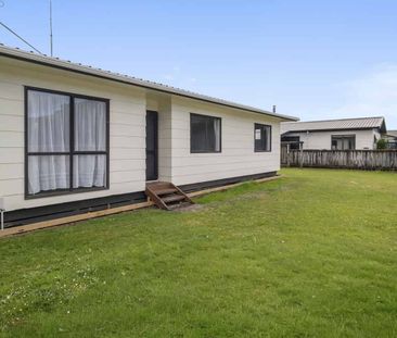 Tidy home with great yard space and garage - Photo 2