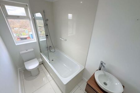 2 bedroom end of terrace house to rent - Photo 5