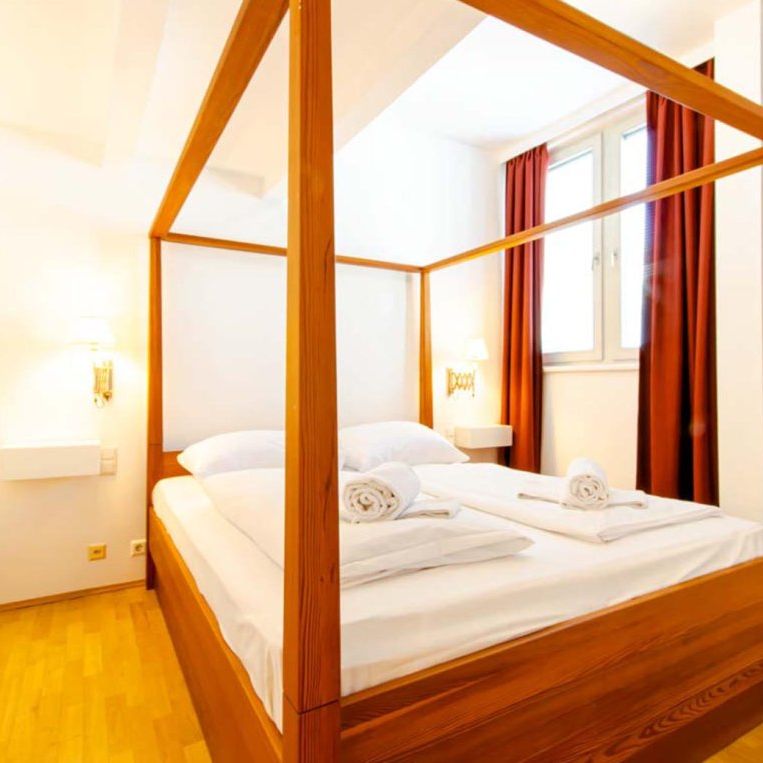 Großzügig Leben im 1. Bezirk! Dachgeschosswohnung mit Terrasse - Photo 1
