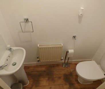 3 bedroom end of terrace house to rent - Photo 6