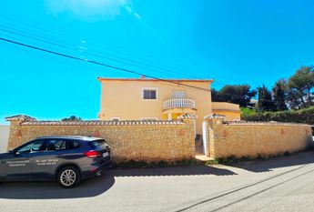 LONG TERM RENTAL Beautiful villa with sea views for rent in Benissa coast with 5 bedrooms.