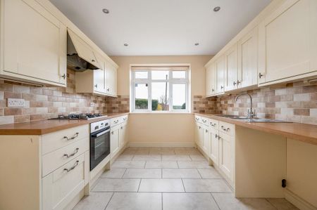 4 bedroom detached bungalow to rent - Photo 5