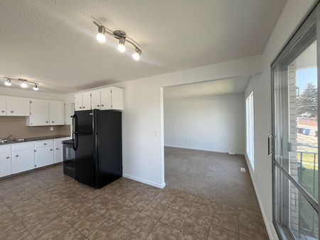 420 Sabrina Road Southwest, Calgary - Photo 4