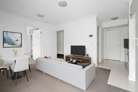 Convenient Low Maintenance 2 Bedroom Apartment in Prime Location! - Photo 4