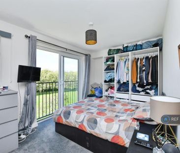 2 bedroom flat to rent - Photo 2