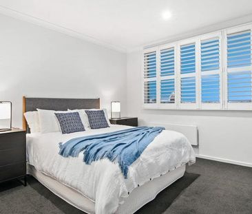 12 BARNCROFT CRESCENT, KEYSBOROUGH - Photo 6