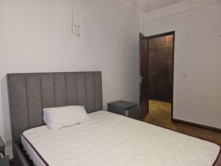 Simpática Moradia T3 com Terraço e Churrasqueira, para Arrendamento em Zambujal de Cima Sesimbra - Photo 3