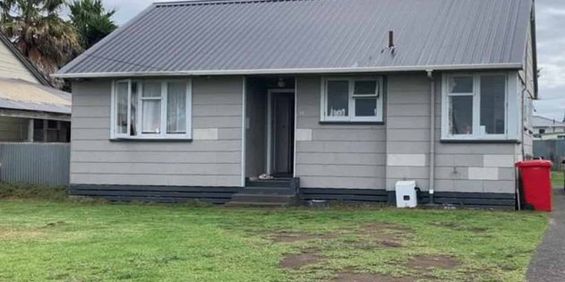 Charming three-bedroom home in Castlecliff - Photo 3