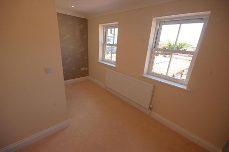 3 bedroom terraced house to rent - Photo 3