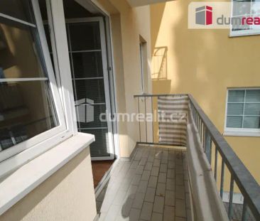 Krásný slunný byt 2+kk/B/S se sklepem a balkonem v prvním patře nov... - Photo 1
