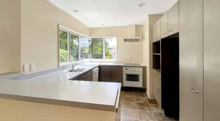 HIGHBURY- 3 BEDROOMS - Photo 2