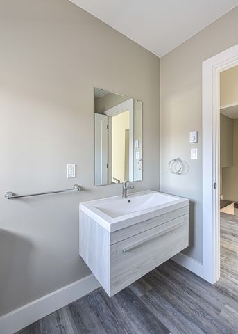 Orillia: 2 Bedroom Apartment, Parkview Ave. - Photo 2