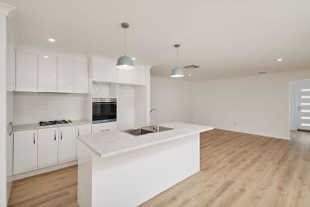 Modern Elegance and Everyday Comfort - Photo 4