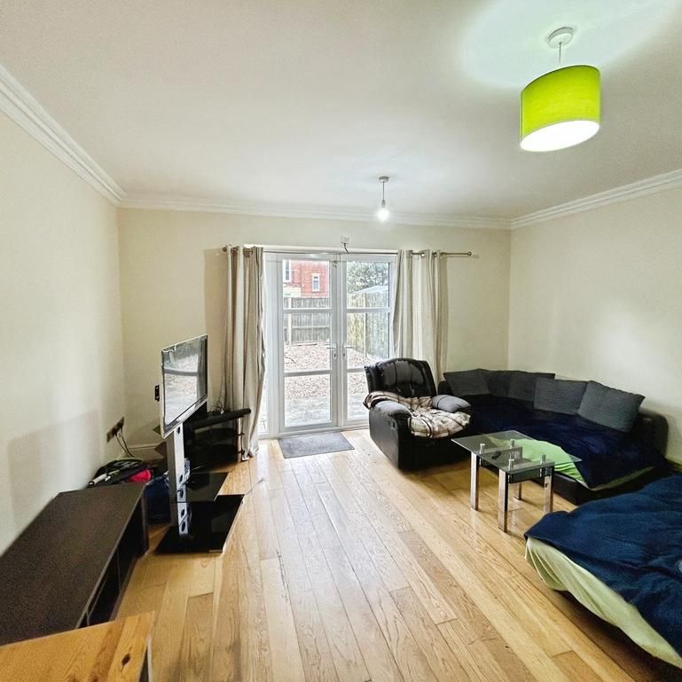 4 bedroom townhouse to rent - Photo 1