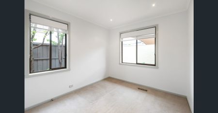 SINGLE LEVEL SENSATION!! - Photo 4