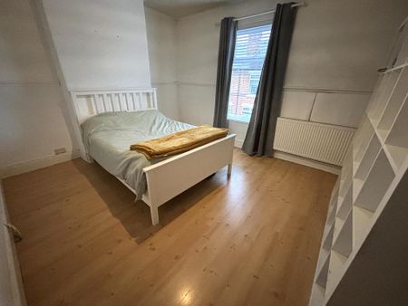 2 bedroom terraced house to rent - Photo 3