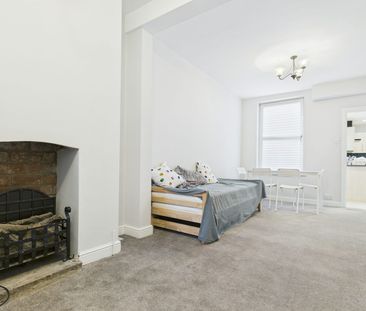 Terraced House to rent on - Photo 1