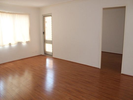 Excellent Condition Unit In Convenient Location ! - Photo 1