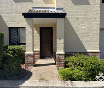 Two-story town-home positioned in the immensely popular Links compl... - Photo 5