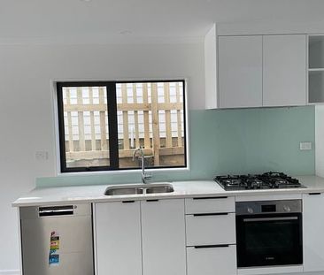 Near Brand New 3 Bedroom For Rent - Photo 2
