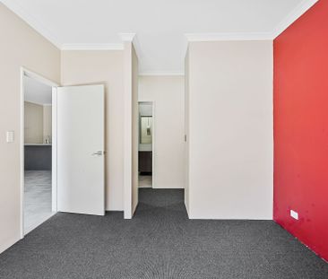 92 Thornbill Crescent, - Photo 2