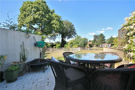 Riverside Road, Staines-upon-Thames, Surrey, TW18 2LE - Photo 5