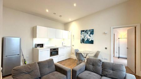 2 bedroom flat to rent - Photo 2