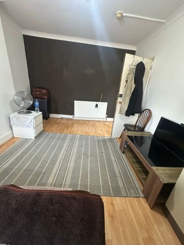 Room in a Shared Flat, High Street, SE20 - Photo 2