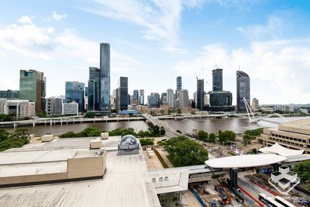 Unfurnished one bedroom with stunning river and city views - Photo 5