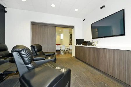 Graydon Hall — 3 Bedroom - **1 MONTH FREE RENT INCENTIVE** - Photo 3